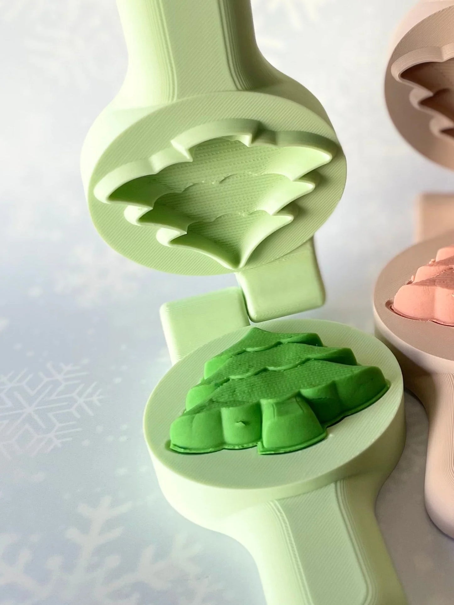 ECO CHRISTMAS TREE PRESS GREEN