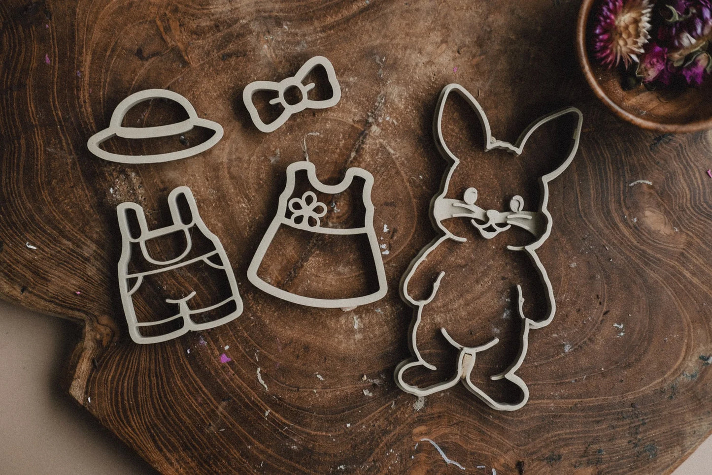 BUNNY DRESS UP ECO CUTTER SET